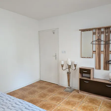 Pension-einfach Uebernacht In Homestay