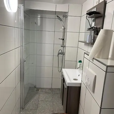 Privatunterkunft Pension-einfach übernacht In *